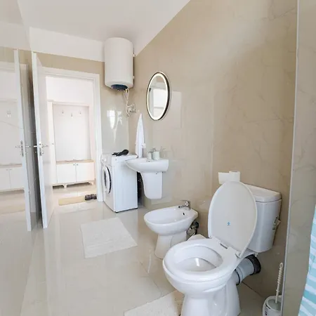 White شقة *